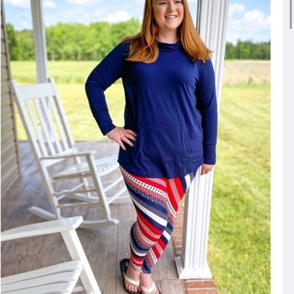 NEW LuLaRoe Patriotic Leggings! FIT SMALL. Waving flags Leggings! - Picture 2 of 3